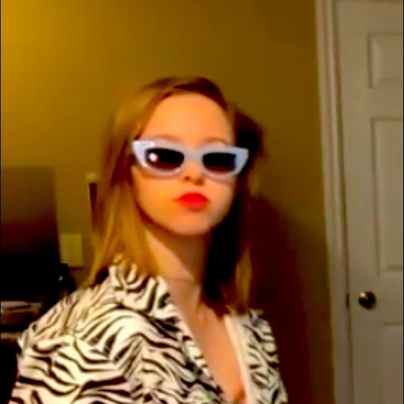 Meet your Posher, Kat - Picture 1 of 1